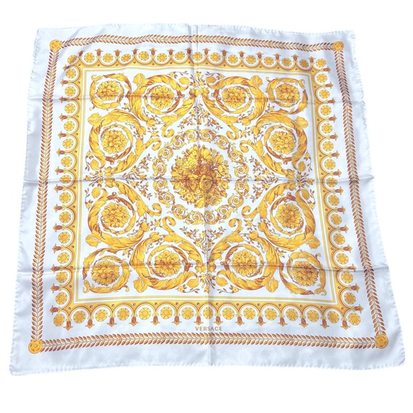Authentic Versace Baroque Scarf/ Fouillard BNWT - Gold and White - 90x90cm - Picture 2 of 5